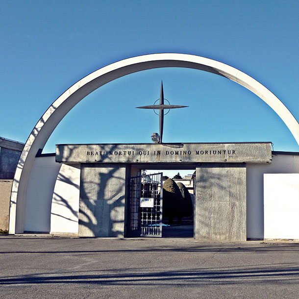 CONSTRUCCIÓN DE LA ENTRADA DEL CEMENTERIO – PUEBLO SAN PIETRO DEL GALLO – CUNEO (CN)